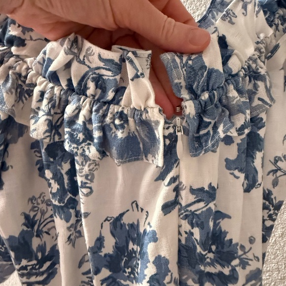 Off-Shoulder Reformation Marley Linen Dress in Olympia. SZ 6 - Picture 5 of 10